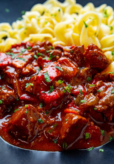🇭🇺 Hungarian Braised Beef (Marha Pörkölt) Capture d’écran 2025-05-07 124245