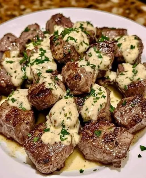Garlic Butter Steak Bites with Creamy Parmesan Sauce Capture d’écran 2025-05-08 142318