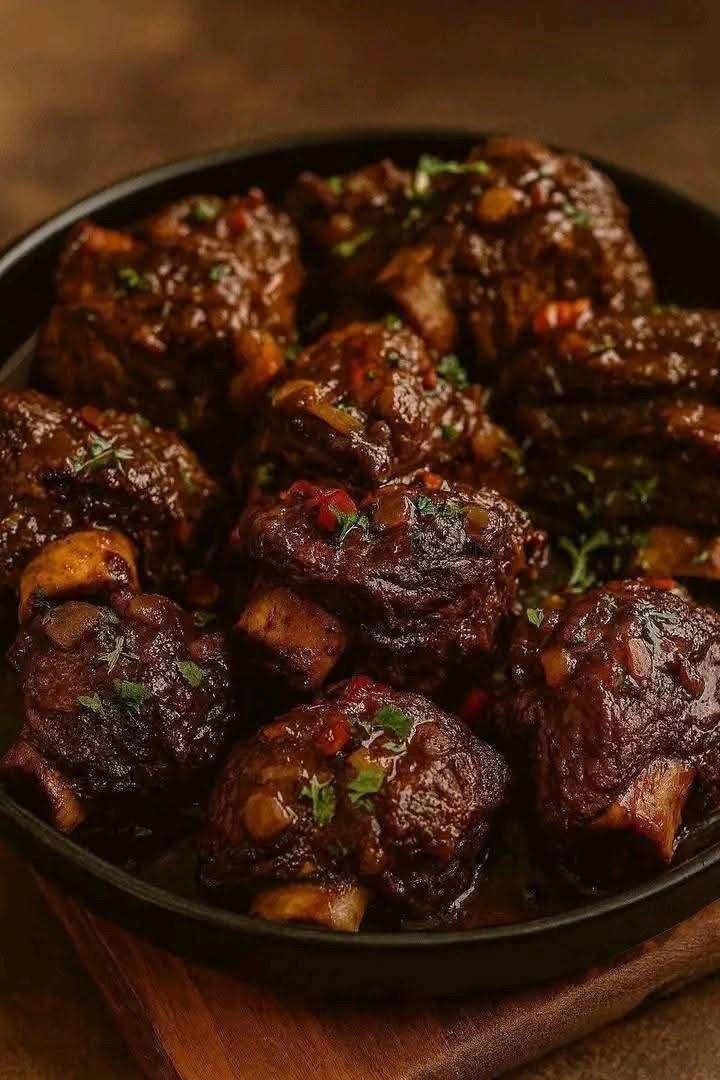Braised Oxtail Recipe 553716593_2846593792397970_1583660678897531627_n