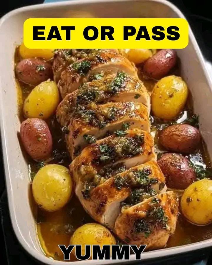 🍗 Savory Oven-Baked Chicken & Potatoes in Garlic Herb Butter 558223503_729035710149199_5654504298766299500_n