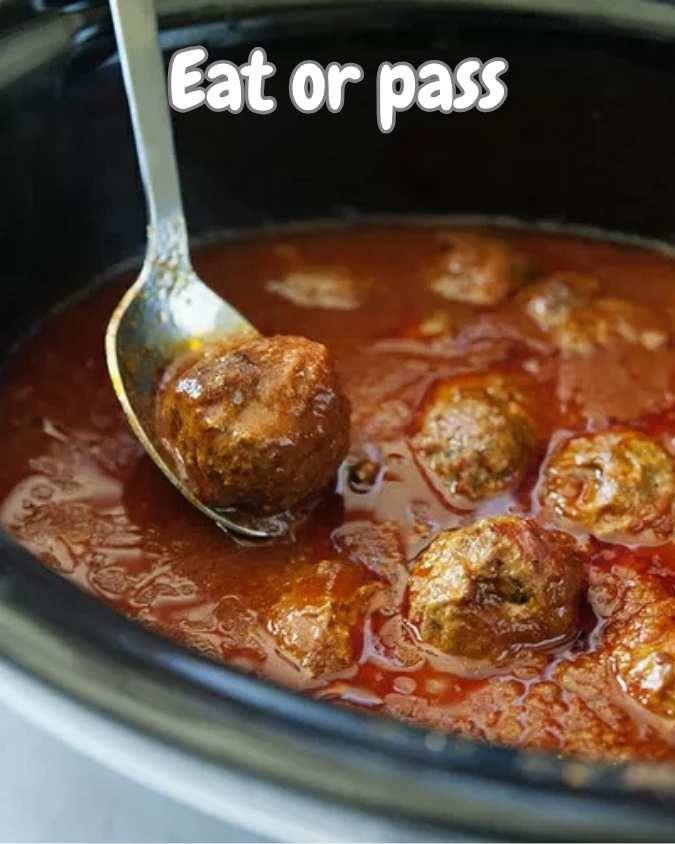 Slow Cooker Meatballs in Tomato Sauce 🥘🥩🔥 558396545_728397810212989_7497147917471745997_n
