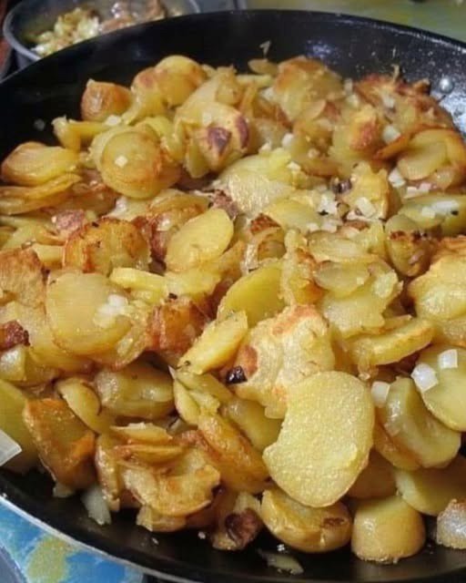 🥔 Pan-Fried Garlic Potatoes (Skillet Potatoes) 572363370_1147755060813539_5125955203823957509_n