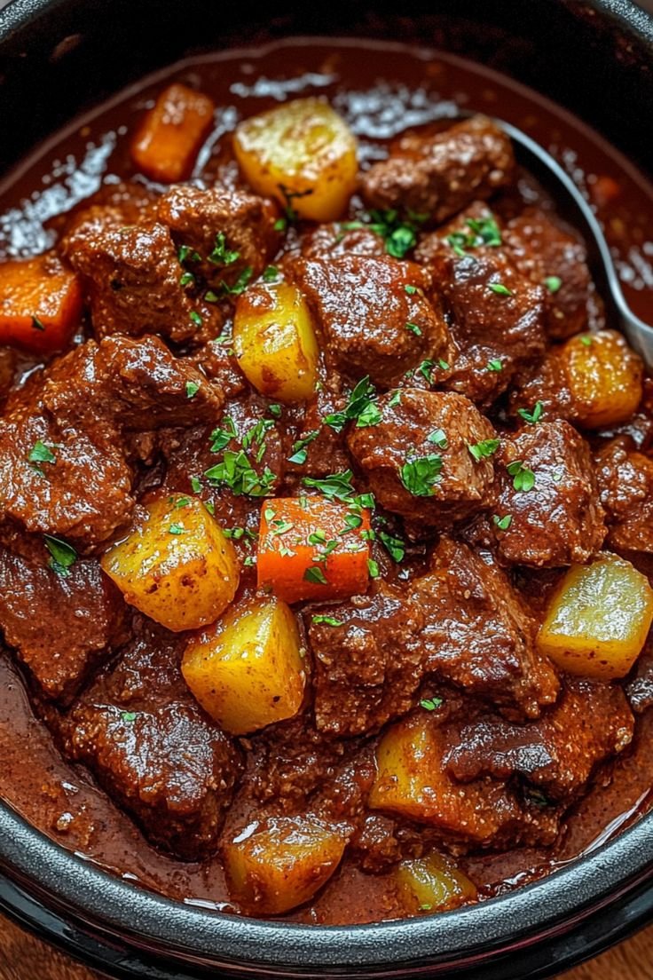 Easy Hungarian Goulash Recipe🇭🇺 56f727758bebf748d6e53148c00df830 (1)