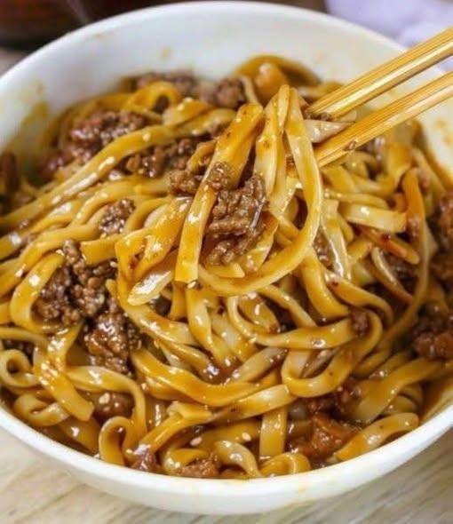 Spicy Garlic Beef Noodles: Bold, Flavorful, and Ready in 20 Minutes 577586876_122119468850994373_7884738139069451275_n