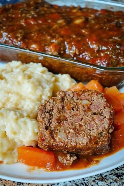After making meatloaf for half a century, this might be the best one yet! 581939710_1424460565878689_7349056064959611730_n