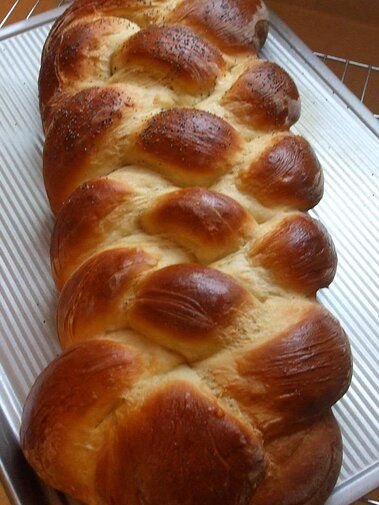 Hungarian Braided White Bread afe80c5e2f9b626d5b4cd9a39ea21c7b