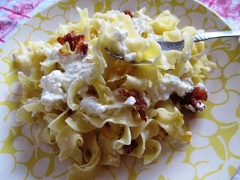 Hungarian Cottage Cheese Noodles (Túrós Csusza) b3b7626401de62235e57e08421466f1e (1)