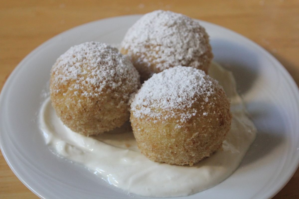 Cottage Cheese Dumplings (Túrógombóc) b301ecf41d8a61492ec91f8e48ae76e2