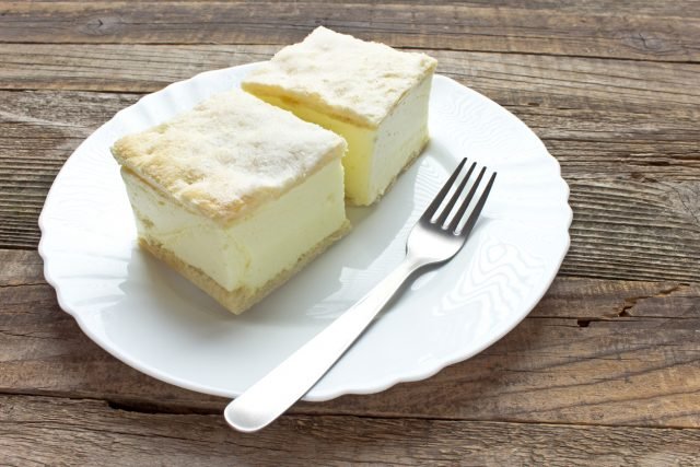 🇭🇺 Krémes (Hungarian Custard Slice) Kremes-640x427