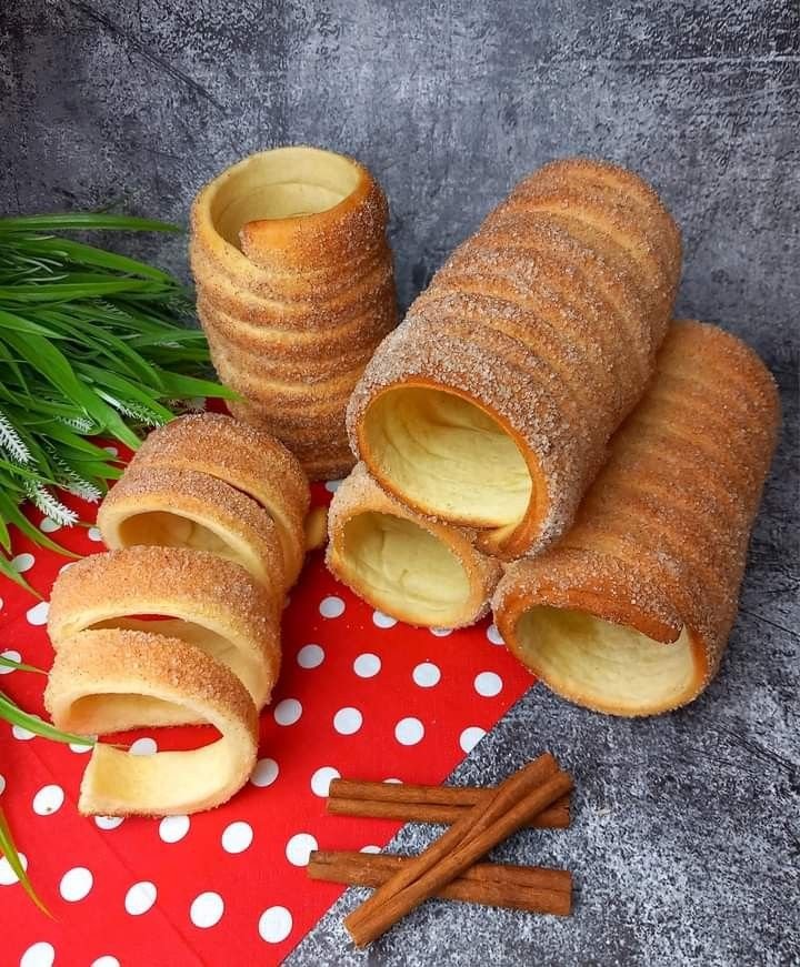 Hungarian Chimney Cakes (Kürtőskalács) 🇭🇺 53a39d300aecd6f656895236f4e61fa9