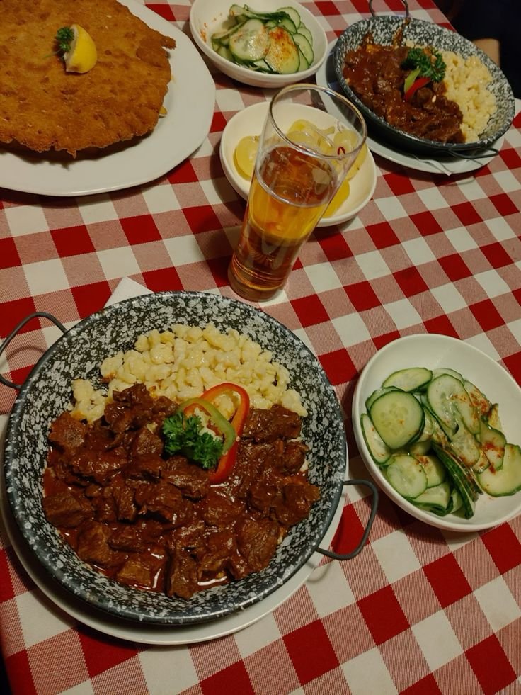 🇭🇺 Traditional Hungarian Pörkölt (Beef Stew) cd4f11996c4d9aae61251f4397ffc1d6